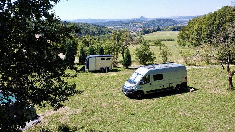 Privatstellplatz In Traumlage mit Blick zu den Alpen und Hegaubergen