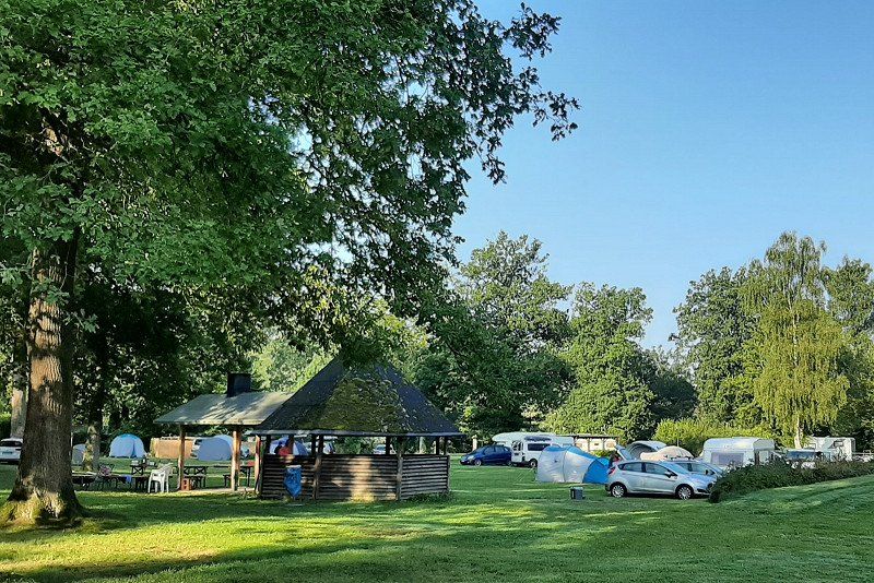 Camping im Eichenwald