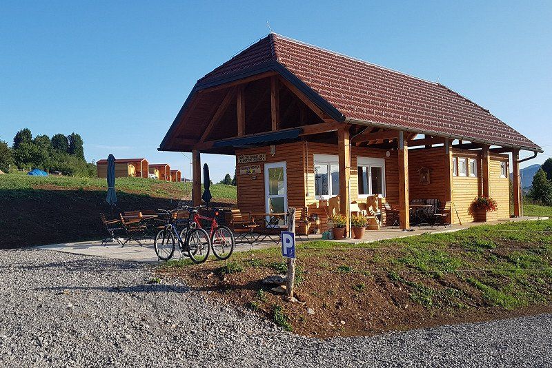 Camping & glamping The Sunrise Hill Pivka
