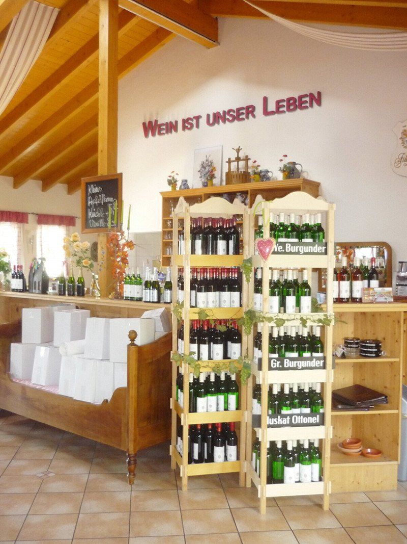 Privatstellplatz Camping auf einem befestigten Platz am Rande der Weinberge