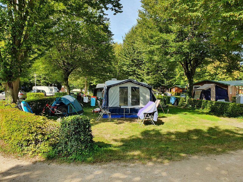 Camping**** et Base de Loisirs La Plaine Tonique