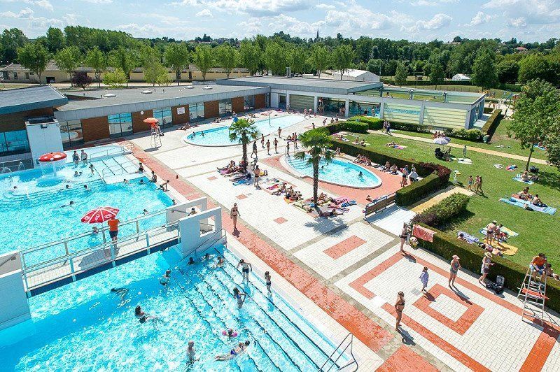 Camping**** et Base de Loisirs La Plaine Tonique