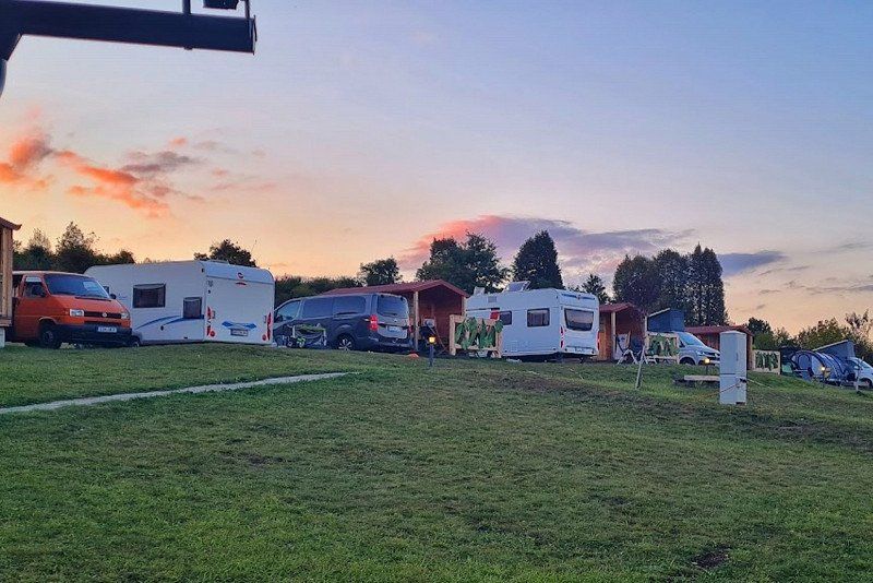 Camping & glamping The Sunrise Hill Pivka