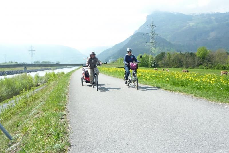 Claudia Marino Carla beim Velofahren