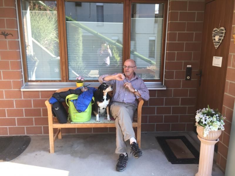 Dixx bekommt eine Belohnung zu hause.......