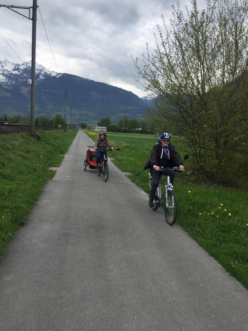 Claudia Marino und Willi radeln (wo ist Michi?)