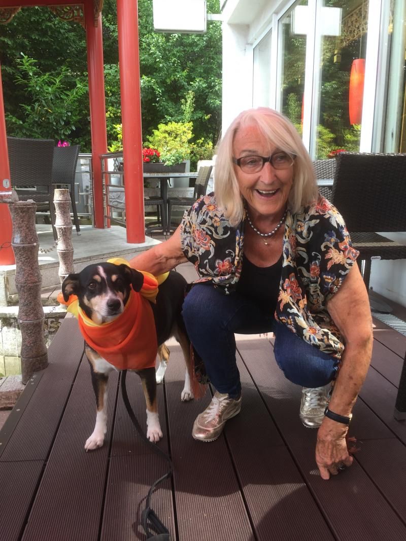 Marta u Dixx vor dem Chinees....