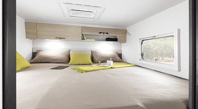 Zum Doppelbett umgebaute Einzelbetten im Etrusco Alkoven Wohnmobil A 6.9 SB