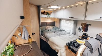 Französisches Längsbett im Heck des Sunlight Wohnmobil T 58