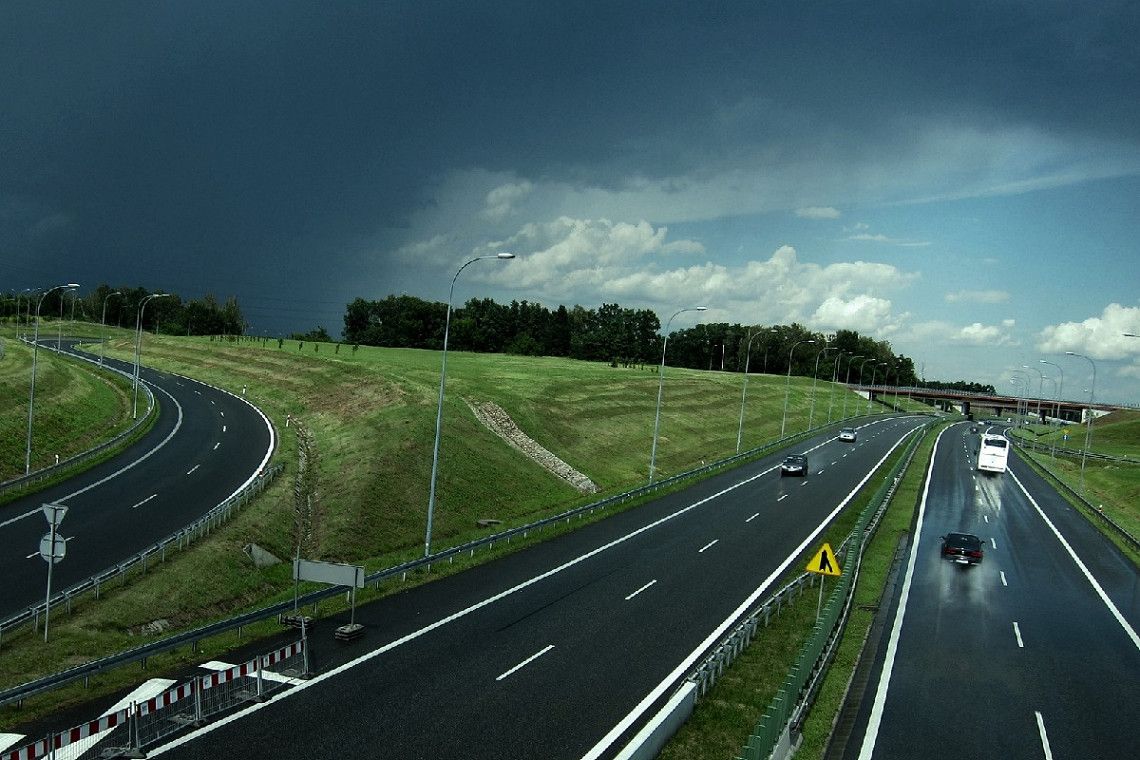 Autobahn in Polen bei Gewitter