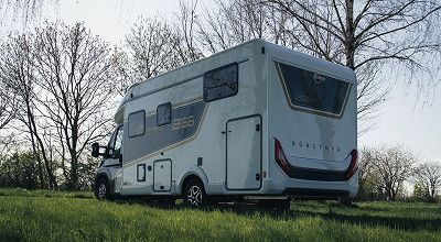 Büstner Wohnmobil B66 von hinten aussen gesehen