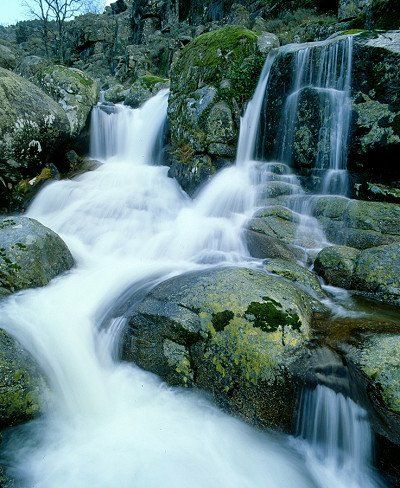 Wasserfalls in der Schlucht Garganta de los Infiernos bei Jerte