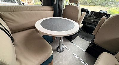 Esstisch zur Seite gedreht im Laika Kreos L 5009 MB