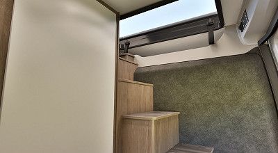 fest installierte Treppe im Carado Campervan CV541 pro