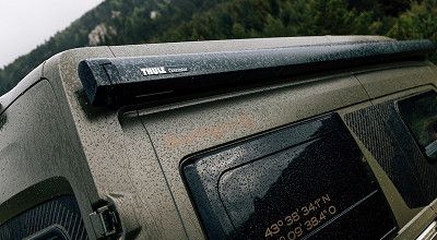 Rahmenfenster und Schlaferweiterung beim Sunlight Campervan Ibex 603D von aussen