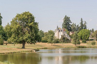 Blick vom Campingplatz auf das Campingplatz Château de Poinsouze