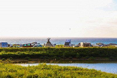 Campingwiese am Meer auf den Lofoten