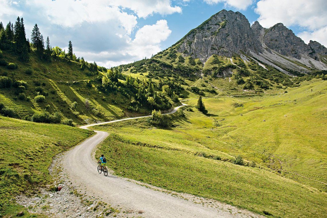 Blick auf die Nordwand des Litnisschrofen in den Allgäuer Alpen