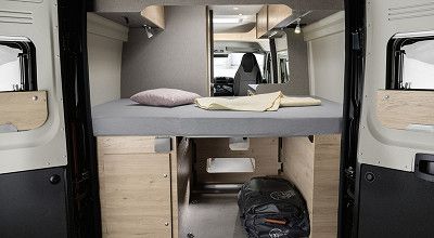 Querheckbett im Dethleffs Campervan Globetrail Active 600 DS 