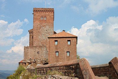 Reichsburg Trifels op de Sonnenberg in de Palts