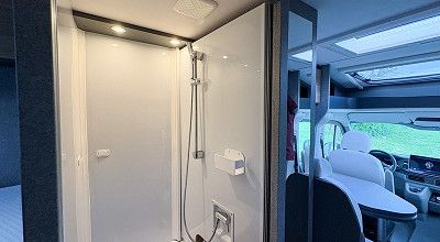 Duschkabine im Variobad des Dethleffs Globebus Performance T46
