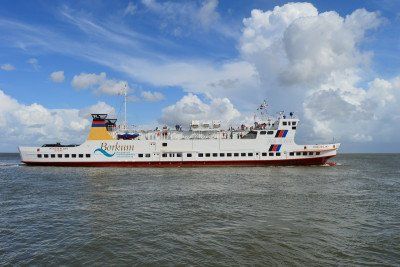 Autofaehre nach Borkum auf der Nordsee