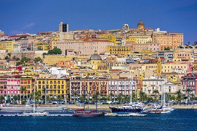 Historisches Viertel von Cagliari auf einem Huegel