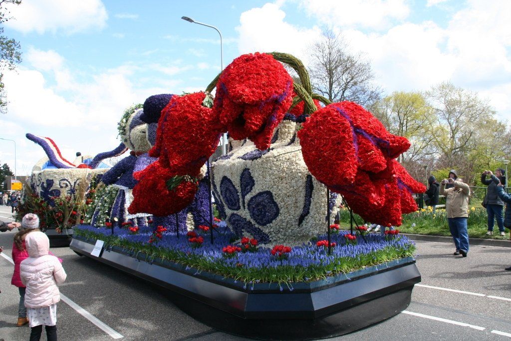Ornate vehicle in the Bollenstreek flower parade