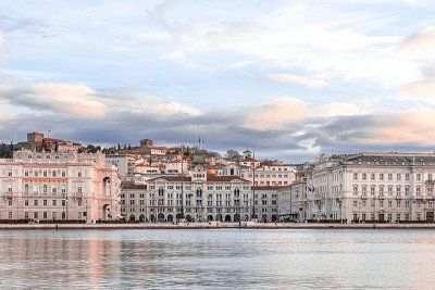 Architektur rund um die Piazza dell’Unità d’Italia in Triest