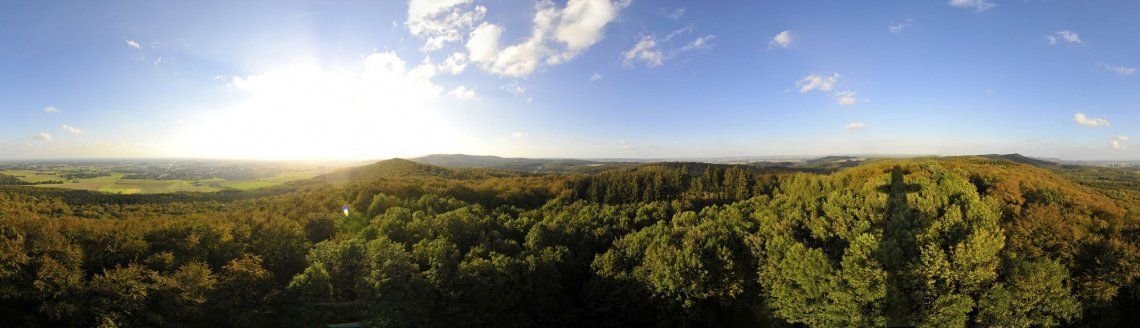 Panoramablick über die Landschaft des Natur- und Geoparks im Osnabrücker Land
