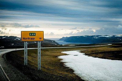Strassenschild Nordkap an der E69 in Norwegen