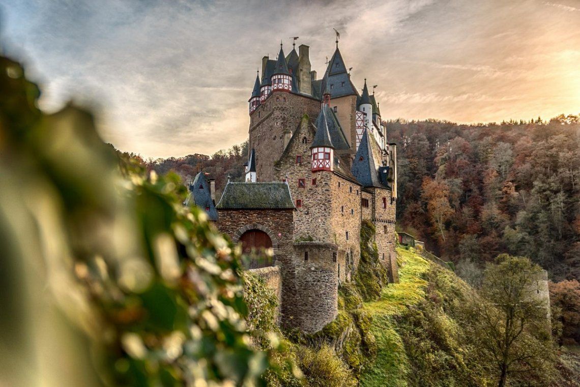 Blick auf Burg Eltz im Herbst