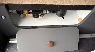 Druckwasserpumpe in der Heckgarage im Laika Wohnmobil Ecovip H 2109