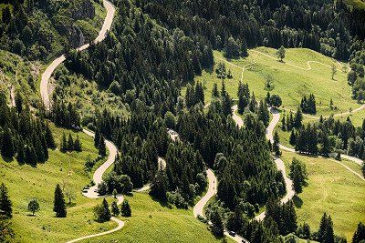 Blick von oben auf die Kehren der Oberjochpassstrasse