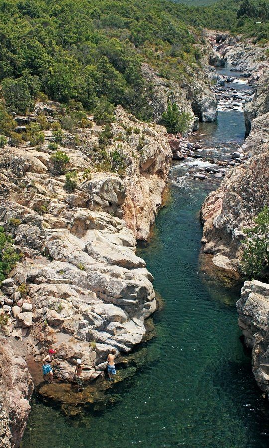 Gehpassagen auf Fels am Fango, Korsika