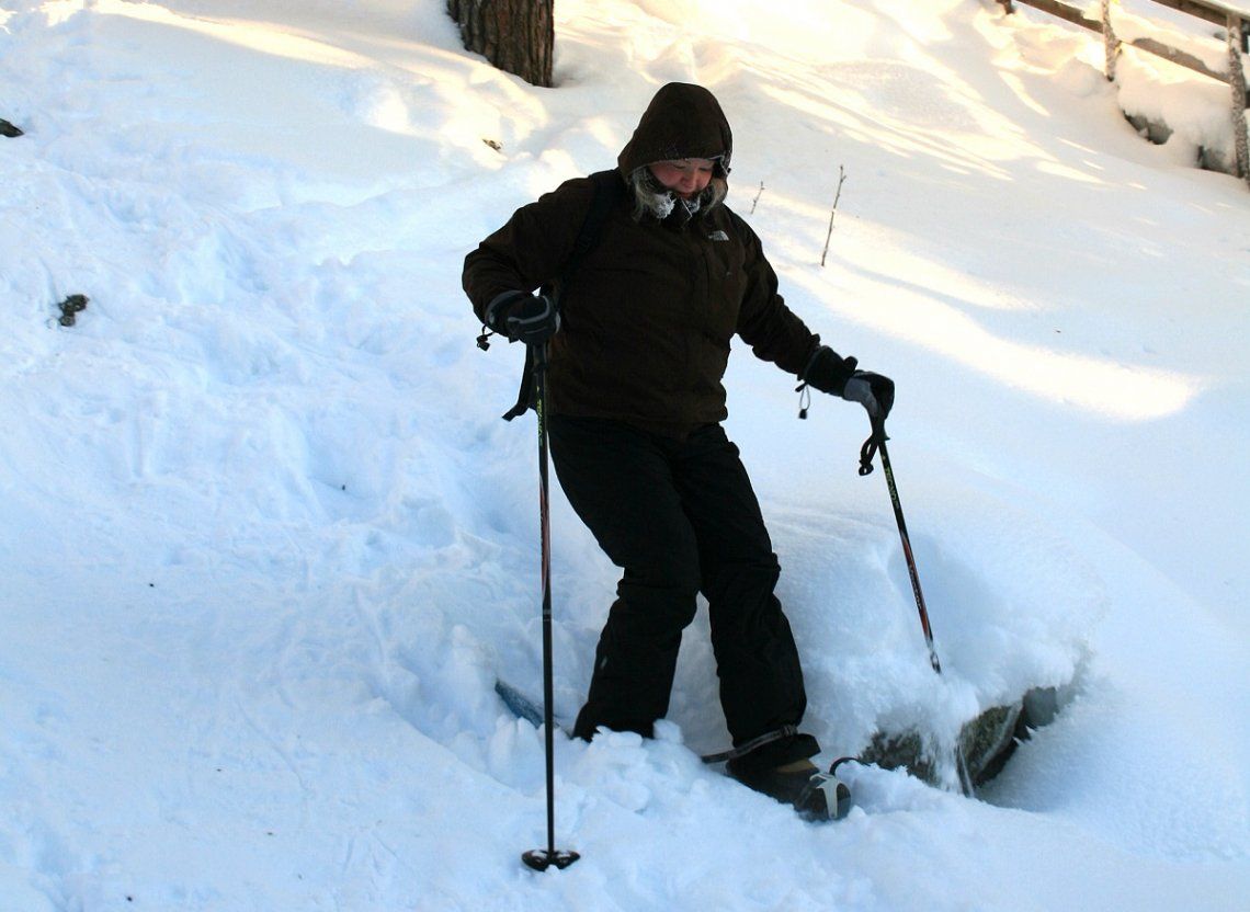 Abstieg mit Schneeschuhen bei Pyhä, Finnland