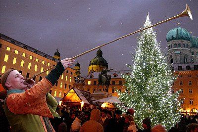 mittelalter-Weihnachtsmarkt in München auf dem Wittelbacher Platz 