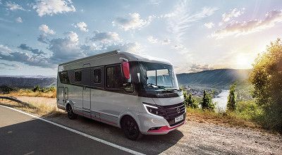 Reisemobil iSmove von aussen am Strassenrand