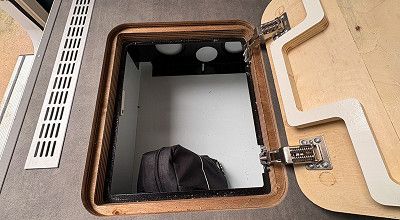 Geoeffnetes Bodenfach im Laika Reisemobil Kreos L 5009 MB