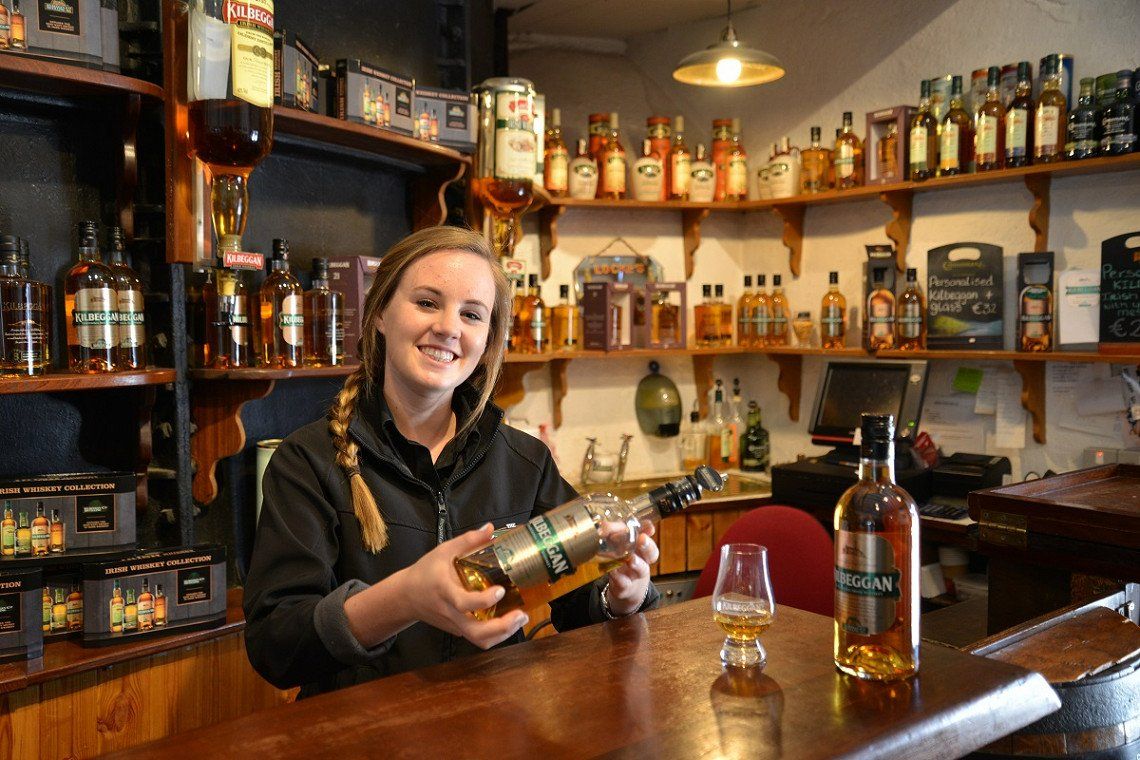 Bar der Kilbeggan Whiskey Distillery