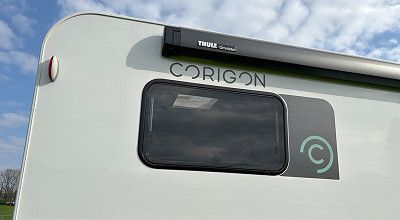 Rahmenfenster beim Corigon Alkoven Wohnmobil A 70 D