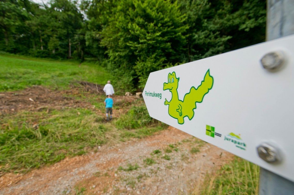 Wegweiser Perimukschild Naturpark Aargau