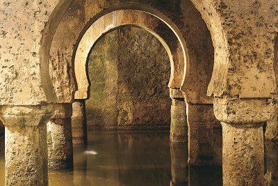 Historische Zisterne im Palacio de Las Veletas in Caceres