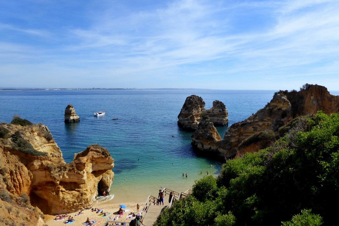 Baai in de Algarve in Portugal