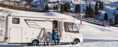 Taking a break in the Hymermobil after skiing