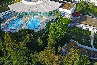 Blick auf die Waldsee-Therme von oben