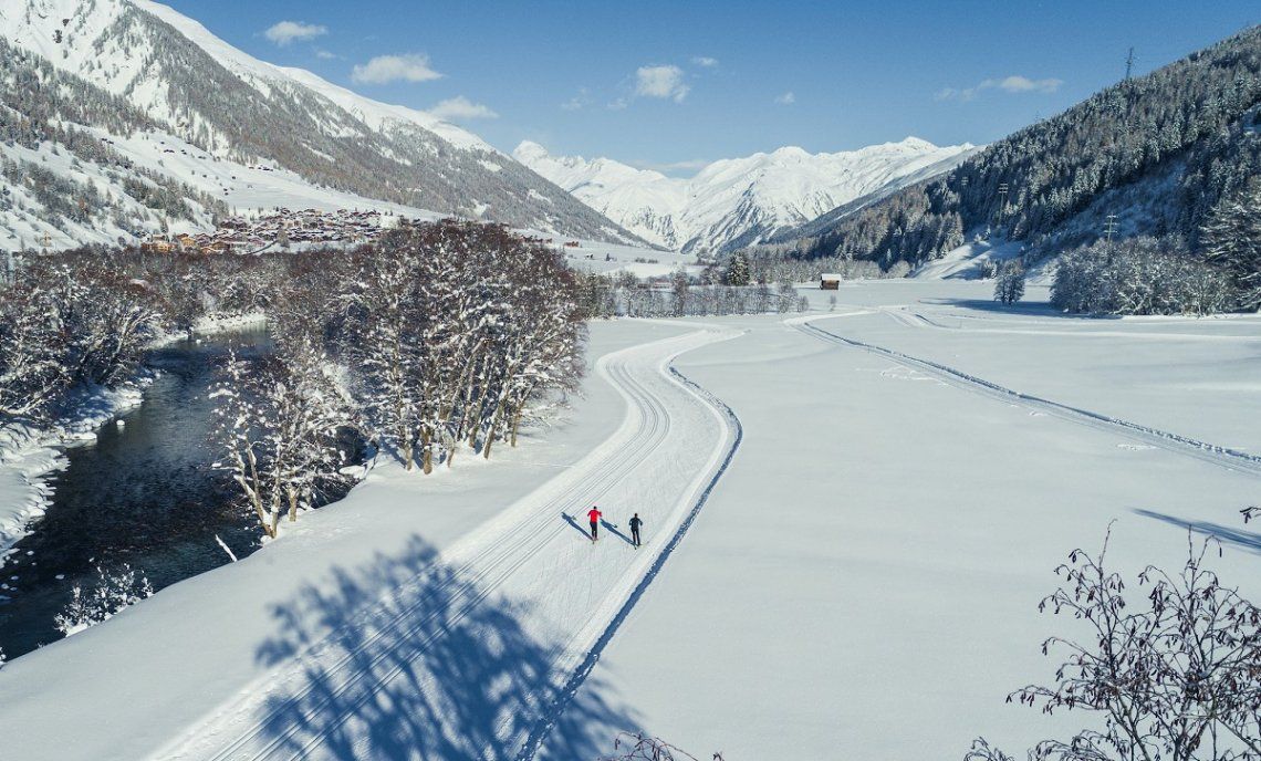 View of the wide cross-country ski run in Goms