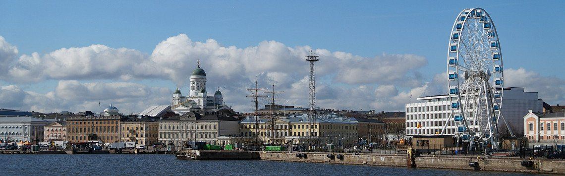 Stadtpanorama Helsinki am Wasser 