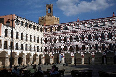 Bunt verzierte Häuser an der Plaza Alta in Badajoz