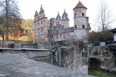 Ruine des Jagdschlosses in Hirsau von aussen